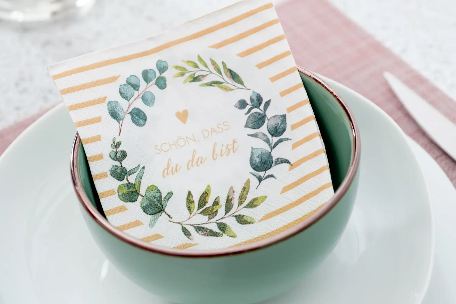 HAMA Design Homes - Ferienwohnung Paderborn - Lippstadt, Tasse auf dem Tisch