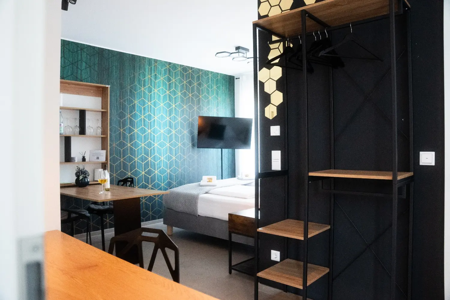 HAMA Design Homes - Ferienwohnung - PaderLounge - PaderCity - BnB OPEN Apartments - Schlafzimmer