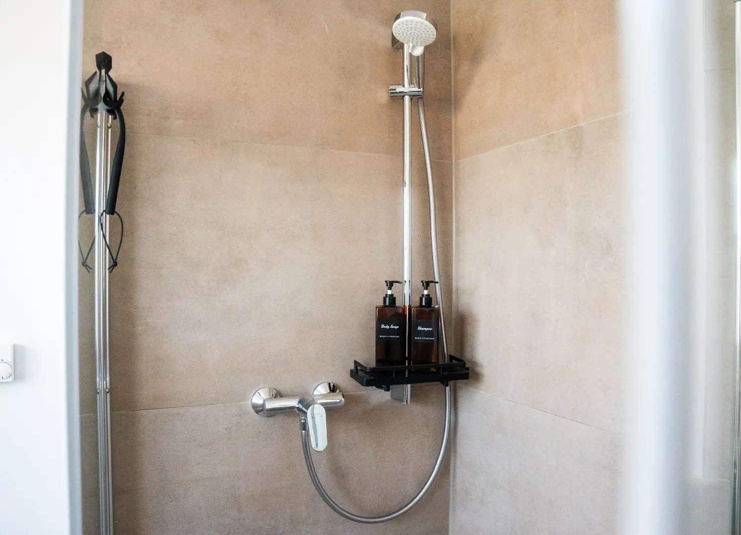 HAMA Design Homes - Ferienwohnung - PaderLounge - PaderCity - BnB OPEN Apartments - Badezimmer