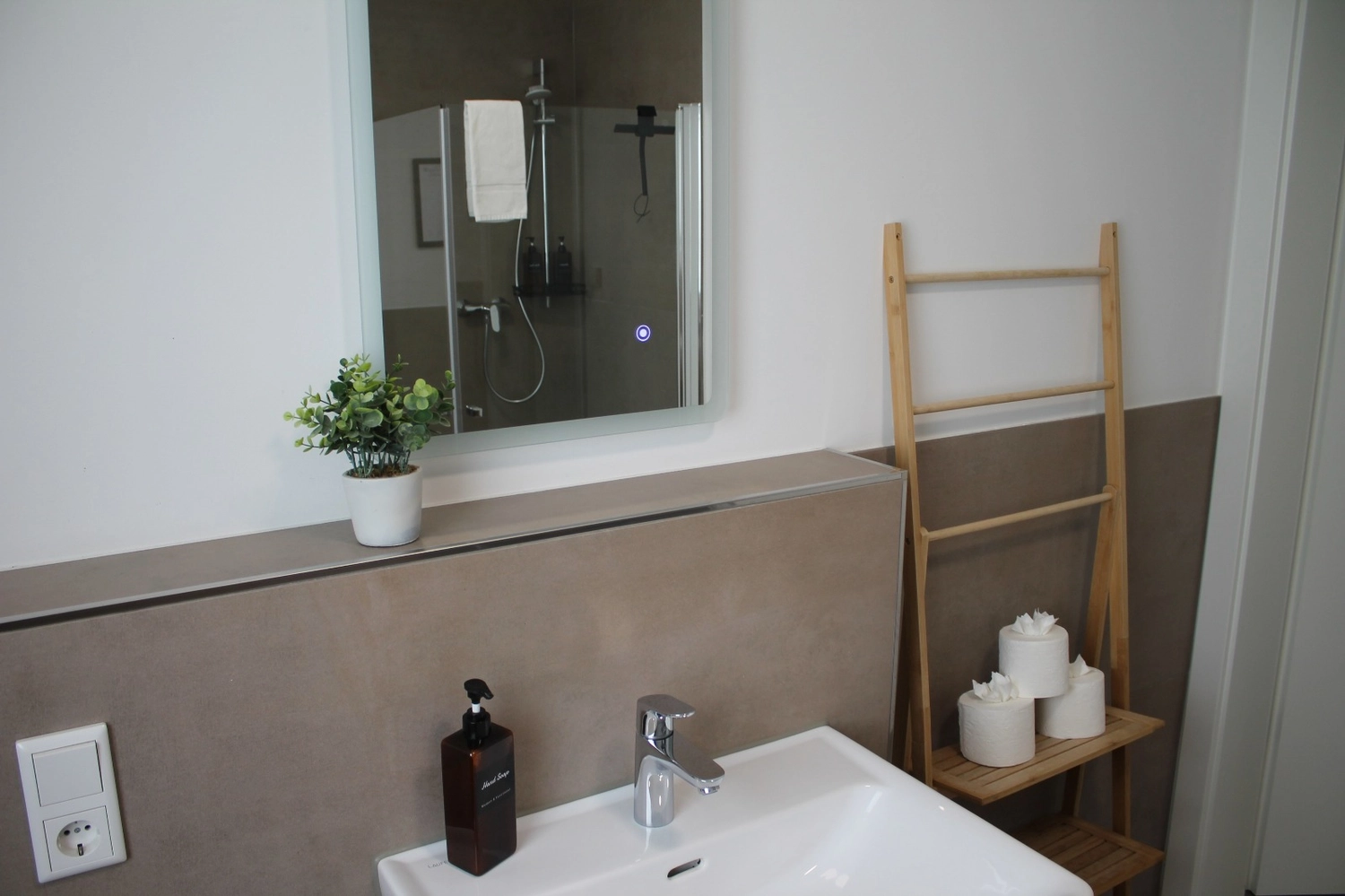 HAMA Design Homes - Ferienwohnung - PaderLounge - BnB OPEN Apartments - Badezimmer