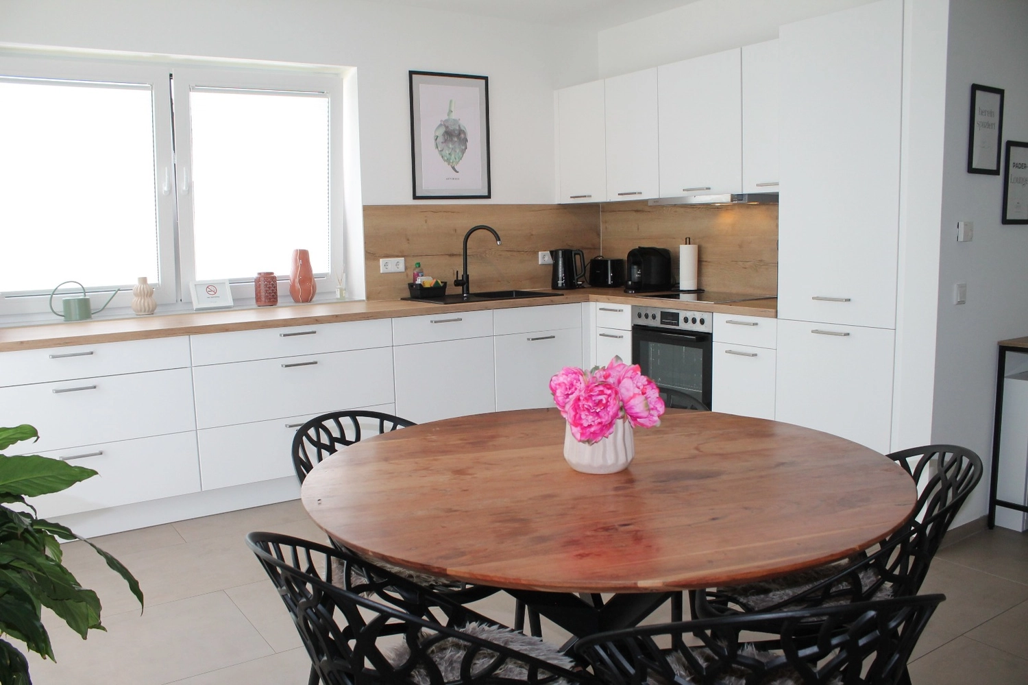 HAMA Design Homes - Ferienwohnung - PaderLounge - BnB OPEN Apartments - Essbereich