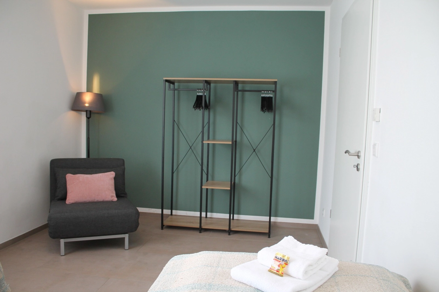 HAMA Design Homes - Ferienwohnung - PaderLounge - BnB OPEN Apartments - Wohnbereich